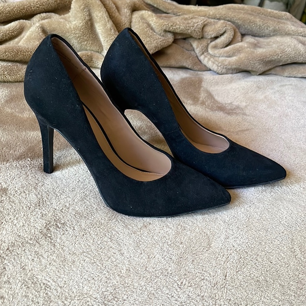 BLACK HEELS
